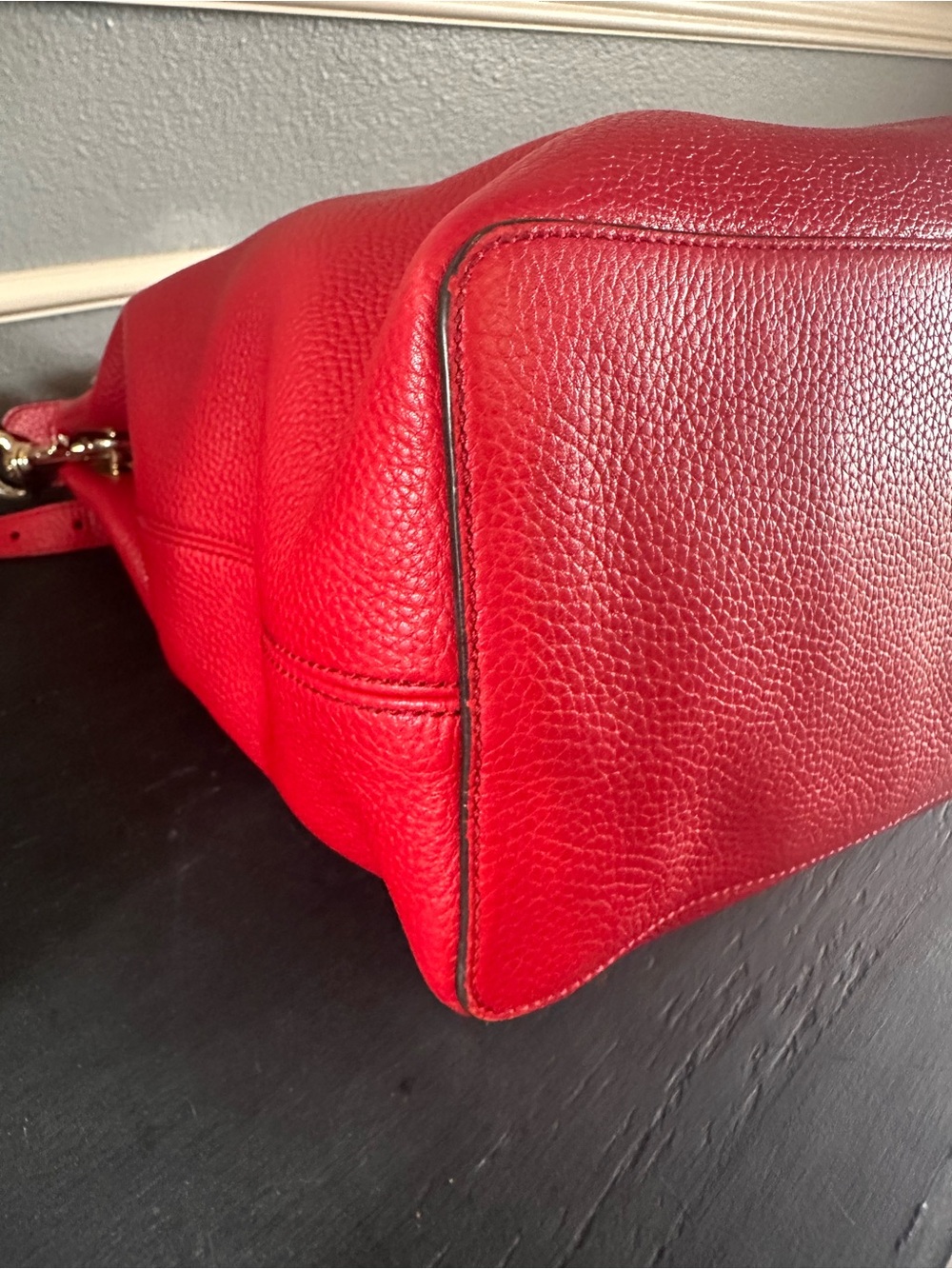Gucci SoHo Red Pebbled Leather Hobo crossbody Bag with Embossed Logo - Picture 5 of 15